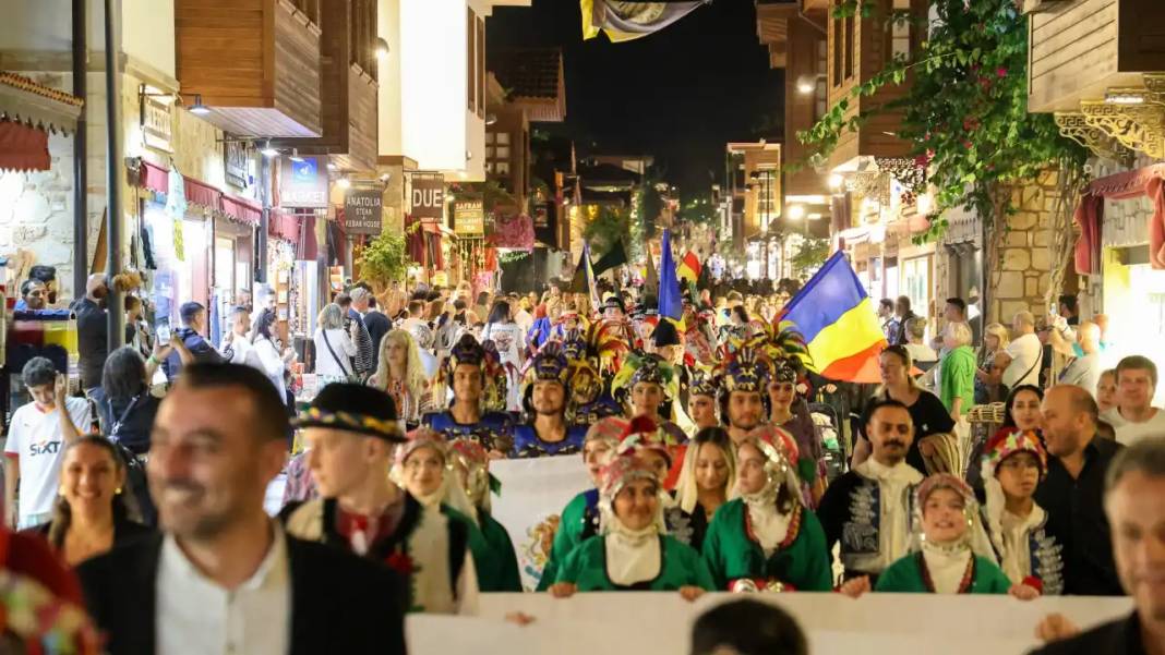 Manavgat Halk Dansları Festivali Side’yi Renklendirdi! 5
